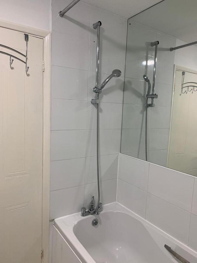 Charming 2-Bed House In London Villa Exteriör bild