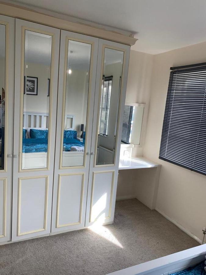 Charming 2-Bed House In London Villa Exteriör bild