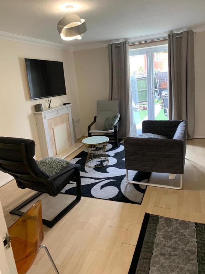 Charming 2-Bed House In London Villa Exteriör bild