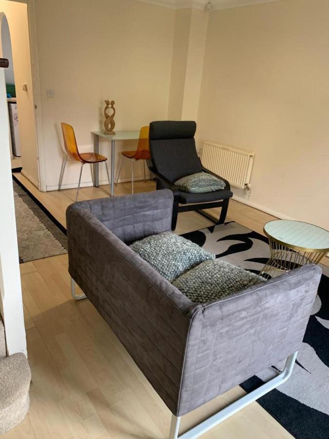 Charming 2-Bed House In London Villa Exteriör bild